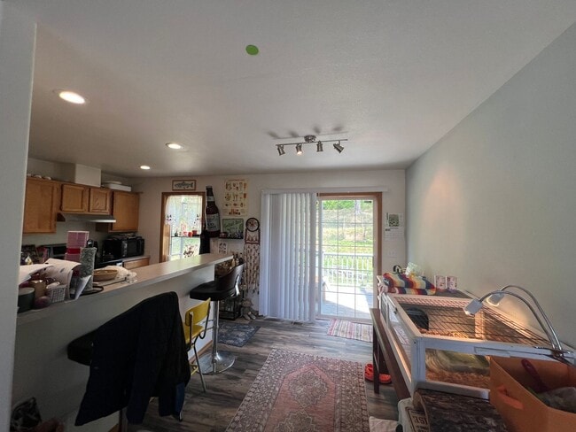 Building Photo - 3 Bed 1.5 half bath House Close to WWU and...