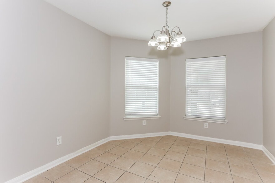Building Photo - 10041 Silent Hollow Dr
