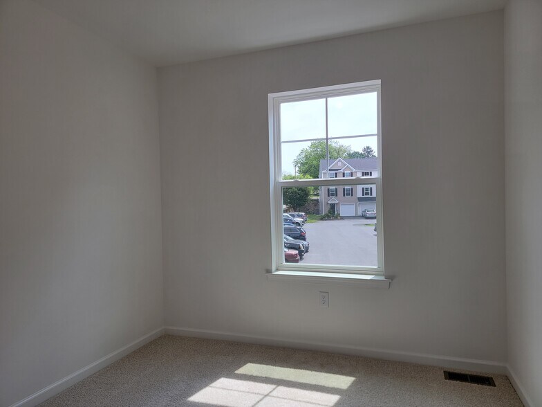 Building Photo - 6 Kuechler Ct