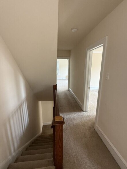 Building Photo - 405 Maple Ave