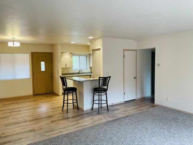 Building Photo - 230 Arroyo Sienna Dr