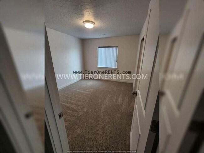 Building Photo - This property offers a NO DEPOSIT option available for qualified renters!