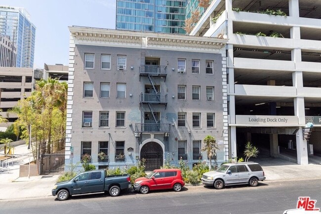 Building Photo - 661 Shatto Pl