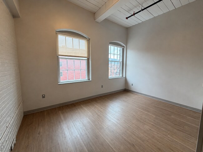 Building Photo - 47 Flat St