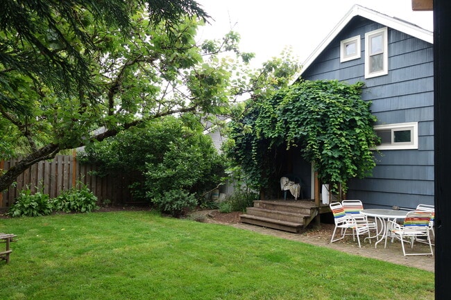 Building Photo - 2534 SE 31st Ave