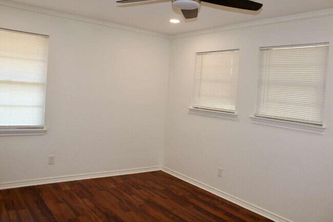 Building Photo - 4726 Jade Dr