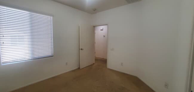 Building Photo - Stunning Condo with Attached Garage