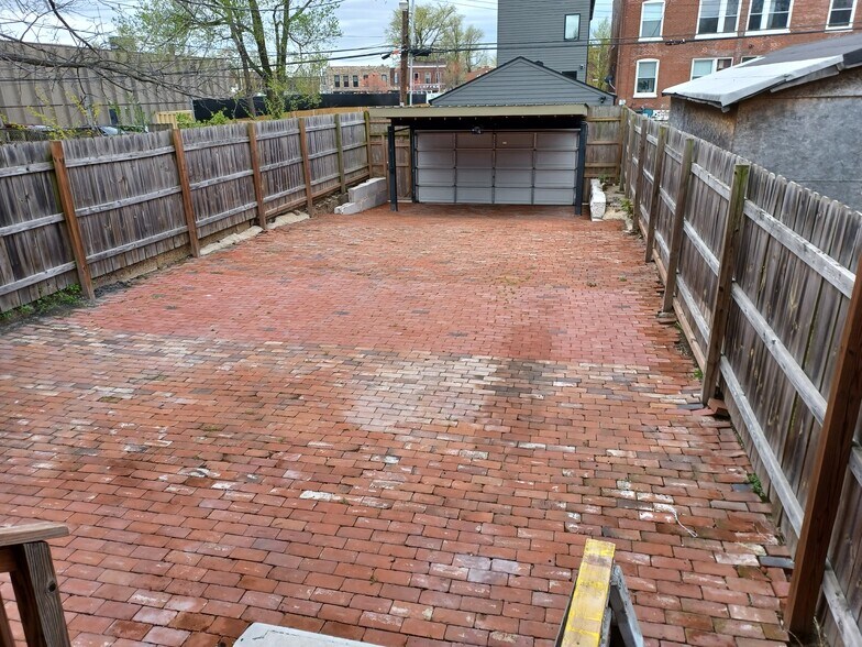 Building Photo - 4224 Chouteau Ave