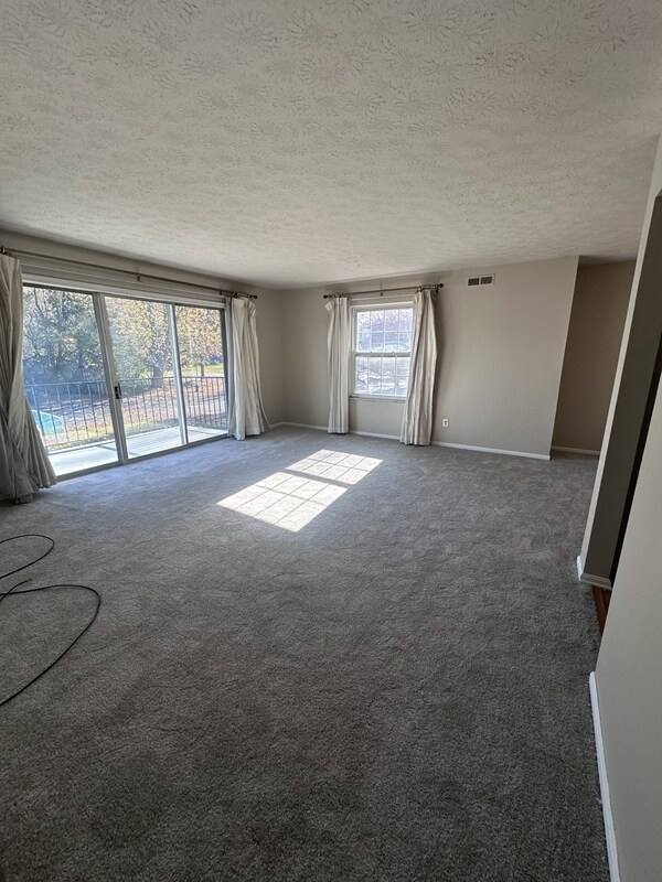 Building Photo - 1155 Charter Oak Ln