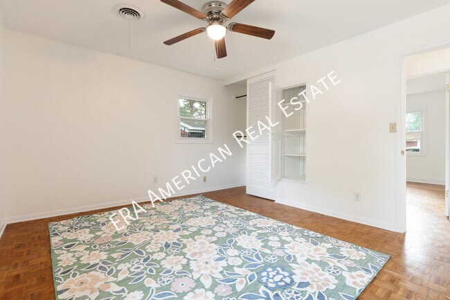 Building Photo - 305 Meggs Dr NE