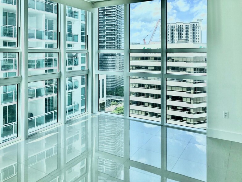 Primary Photo - 950 Brickell Bay Dr