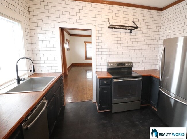 Building Photo - 2 Bedroom House for Rent