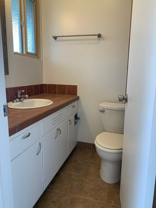 Building Photo - 1 bed / 1 bath at the Lydia in Ballard
