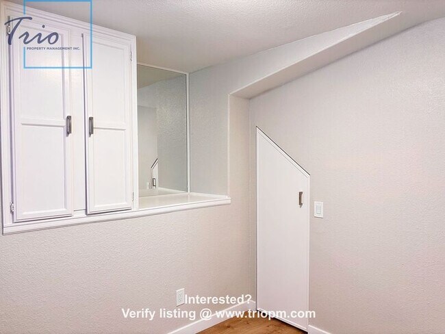 Building Photo - 2693 Chula Vista Dr