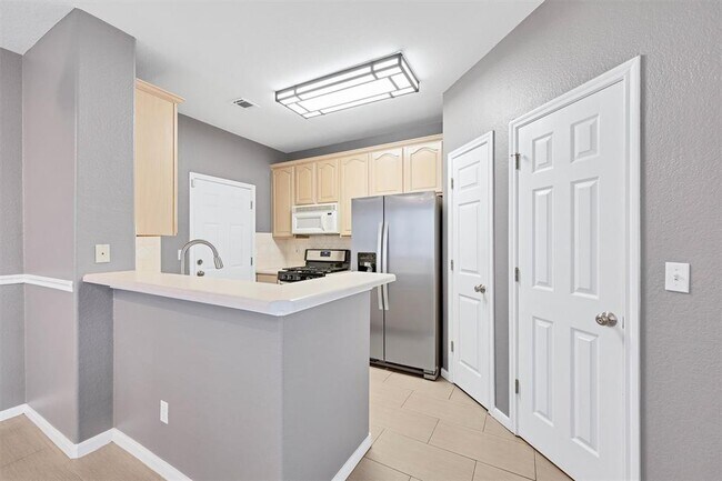 Building Photo - 2100 Pipers Field Dr