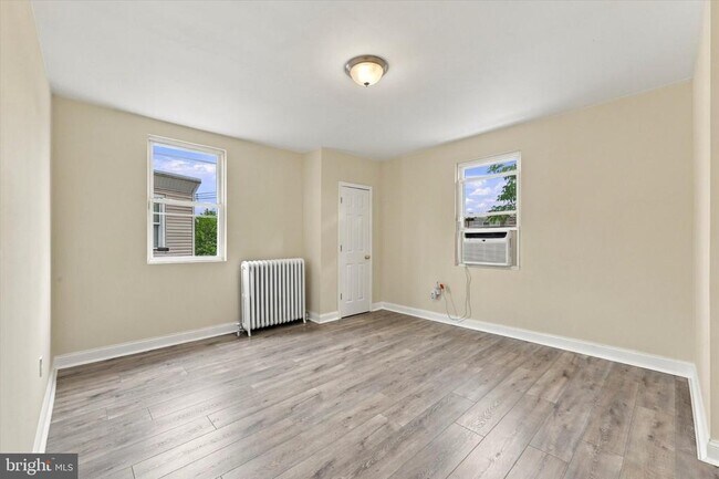 Building Photo - 227 Lindley Ave
