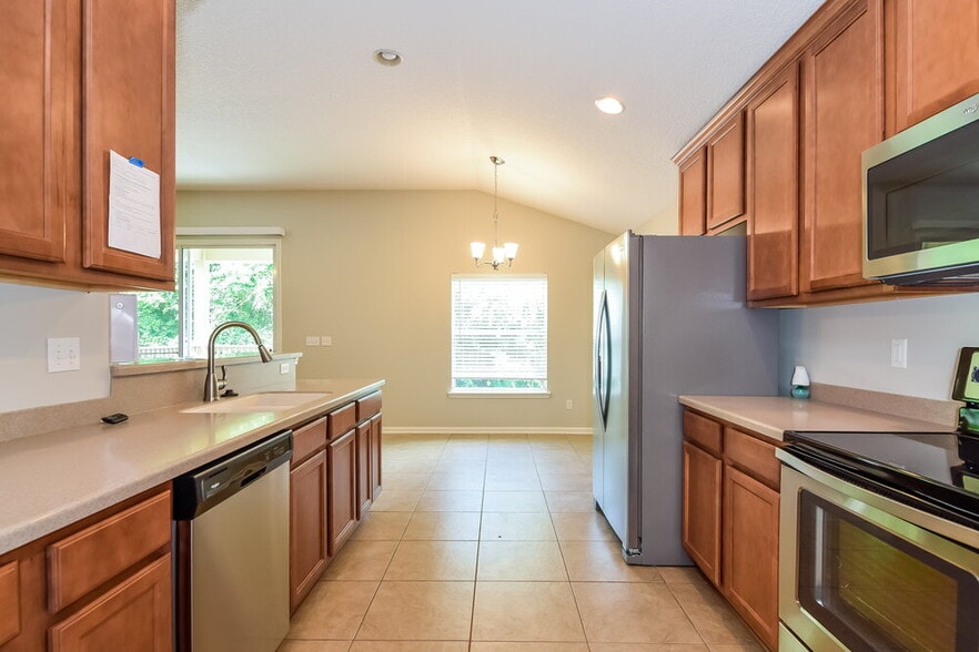 Building Photo - 632 Chestwood Chase Dr