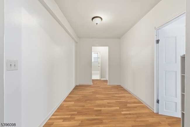 Building Photo - 2520 John F. Kennedy Blvd