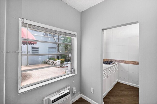 Building Photo - 215 30th St