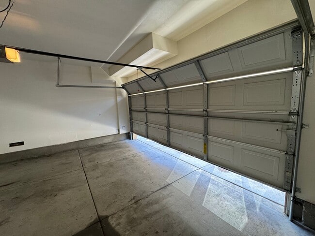 Building Photo - Welcome To Your New Home In Inglewood (Gat...
