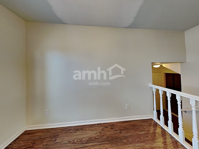 Building Photo - 2114 Debbie Ln