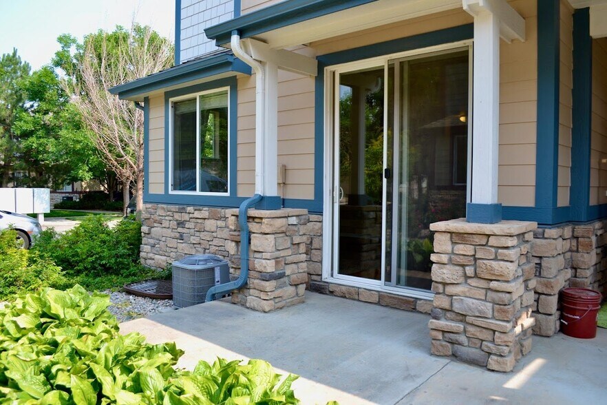 Building Photo - 2921 Kansas Dr