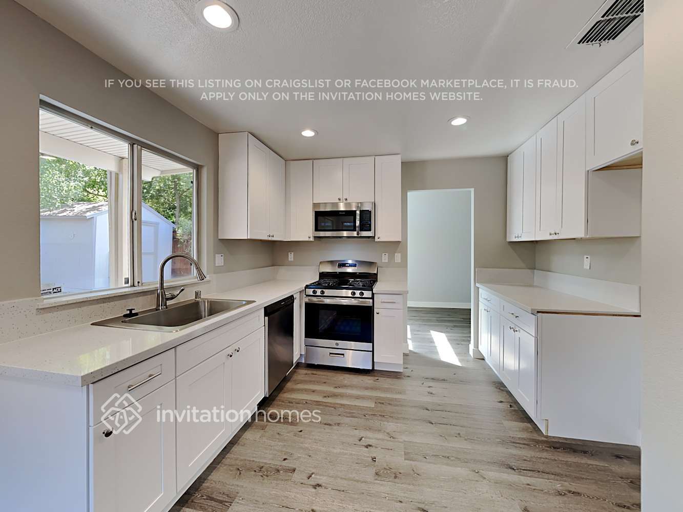 Building Photo - 8374 Hillsbrook Dr