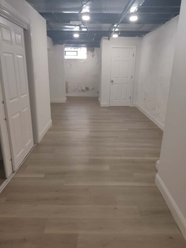 Building Photo - 142 N 54th St