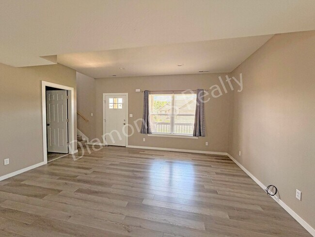 Building Photo - Gorgeous Two-Story Home Available Early July - 4 Bed/2.5 Bath