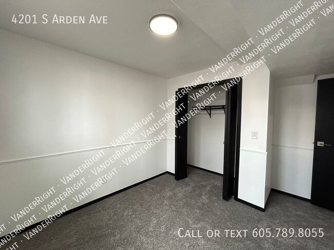 Building Photo - 4201 S Arden Ave