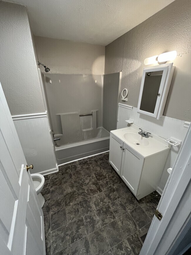 Building Photo - 2031 Poplar St