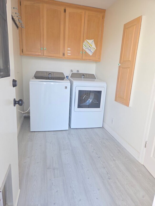 Building Photo - 4 Bedroom 2 baths remodeled home