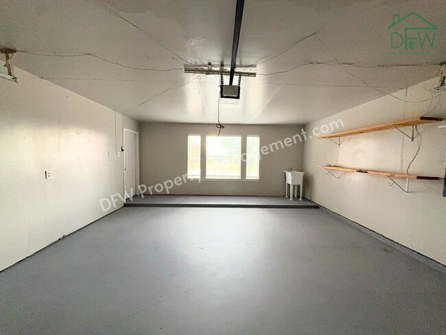 Building Photo - For Lease: Beautifully Remodeled 3-Bed Two-Story in Quiet DeSoto Neighborhood