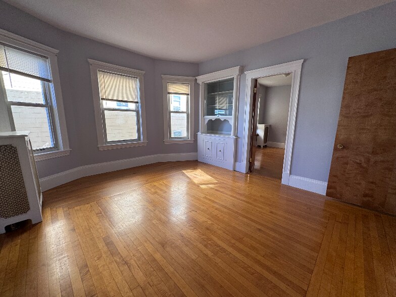 Building Photo - 127 Walnut St