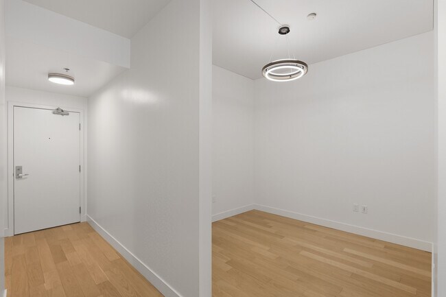Building Photo - 922 NW 11th Ave