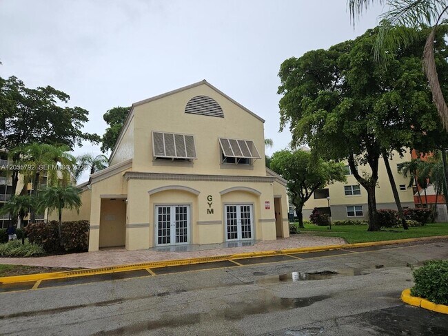 Building Photo - 8290 Lake Dr