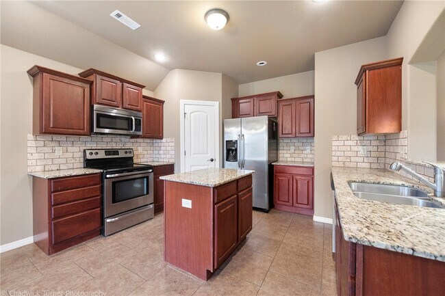 Building Photo - 6305 S 44th Pl