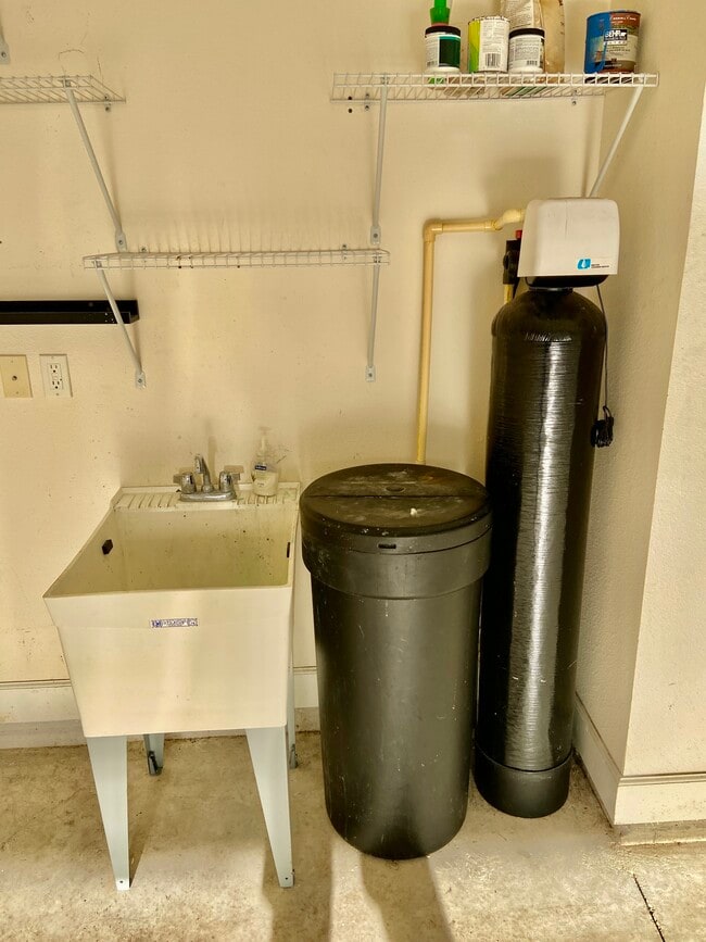 Building Photo - 30 Paradise Valley Dr