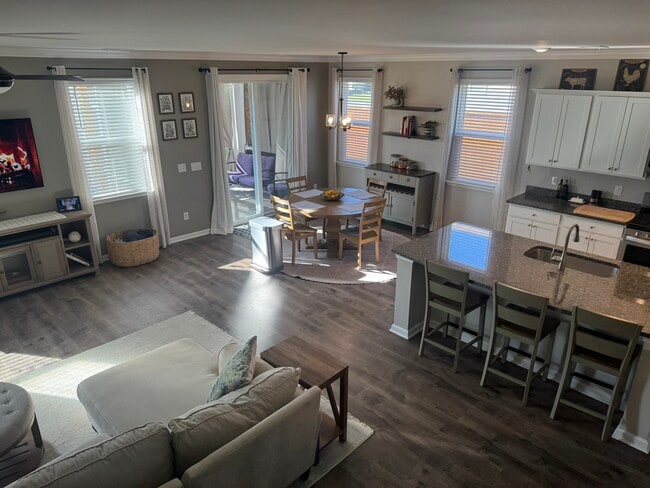 Building Photo - 135 Airy Dr
