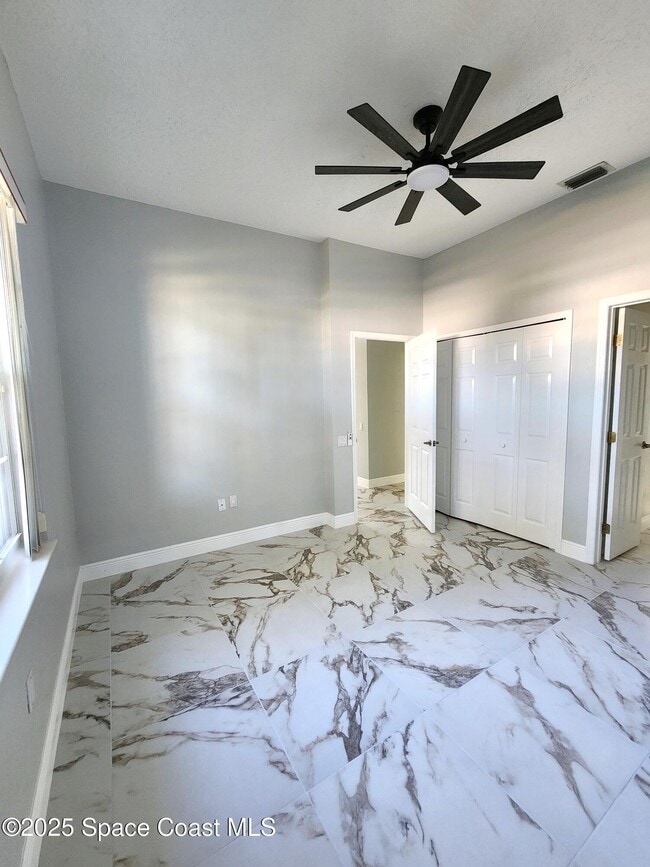 Building Photo - 501 Carmel Dr