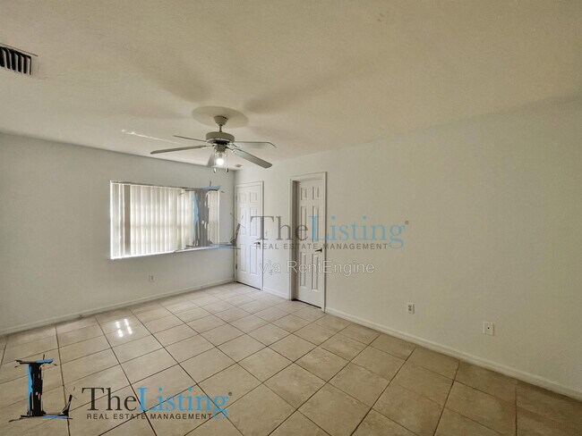 Building Photo - 327-5 Coconut Palm Way