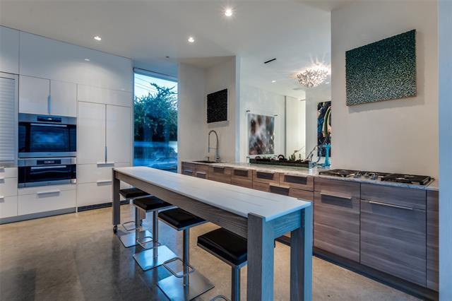 Building Photo - 2300 N Carroll Ave