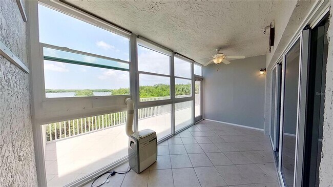 Building Photo - 6495 Shoreline Dr