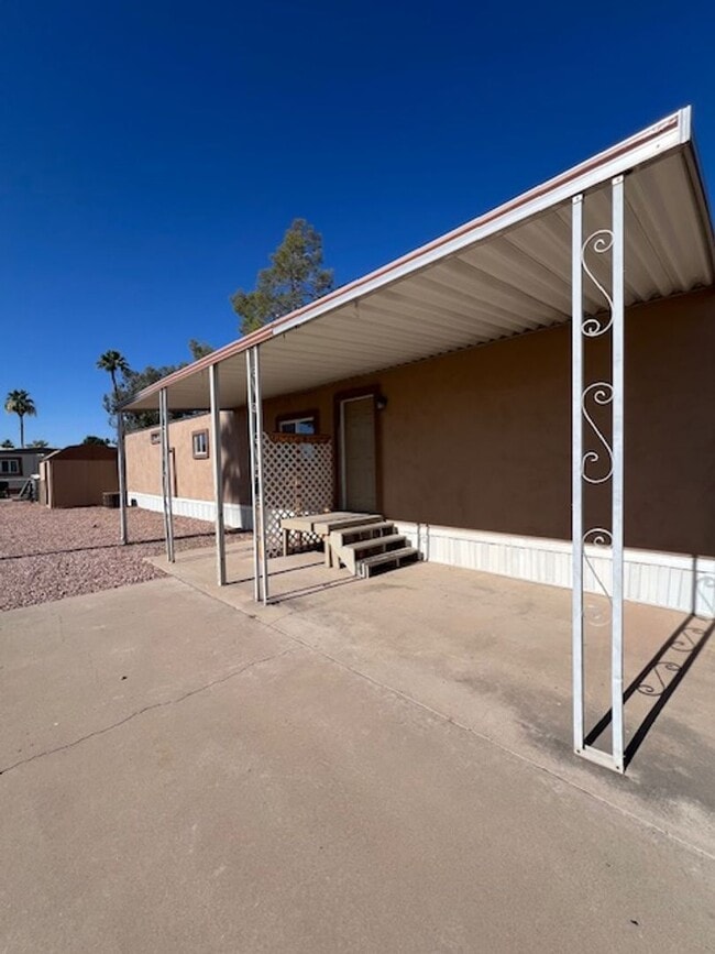 Building Photo - 2 br/ 2 bath home for rent
