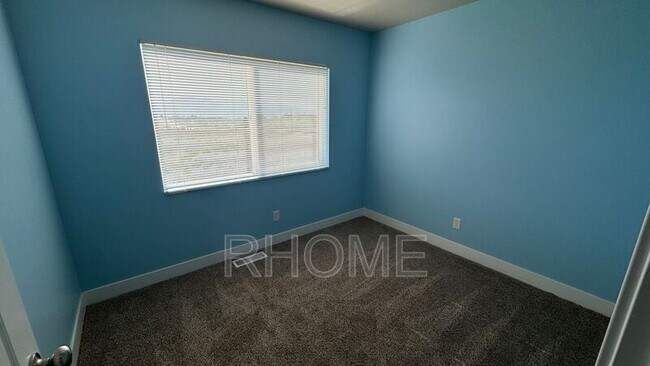 Building Photo - 8044 N Clydesdale Dr