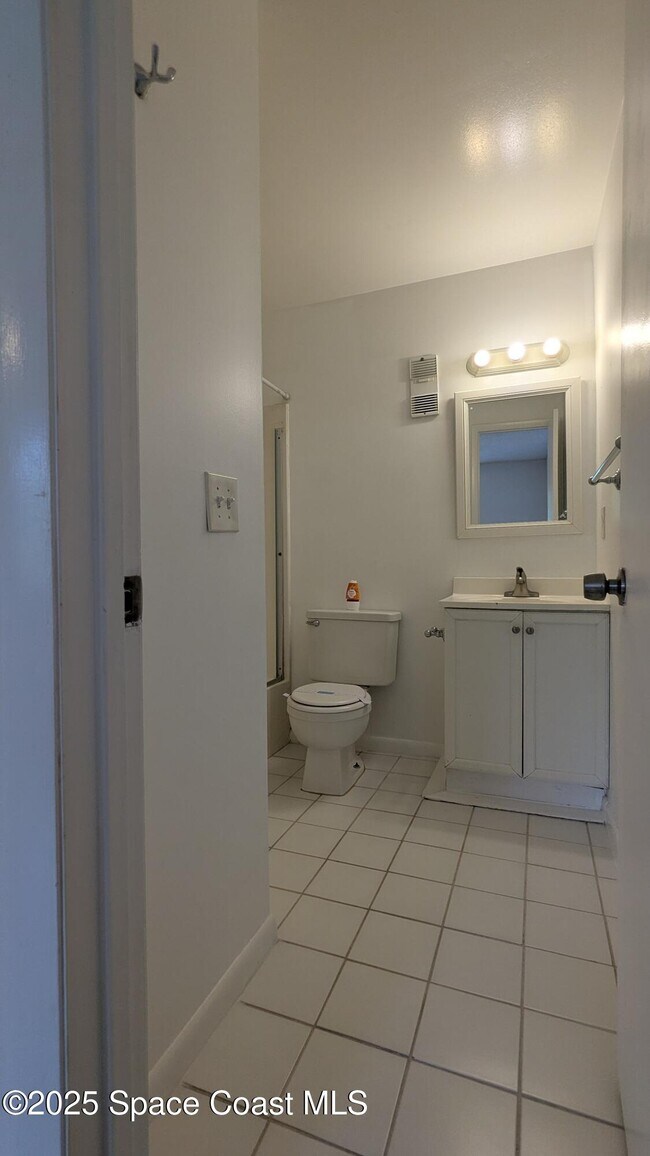 Building Photo - 215 San Juan Cir