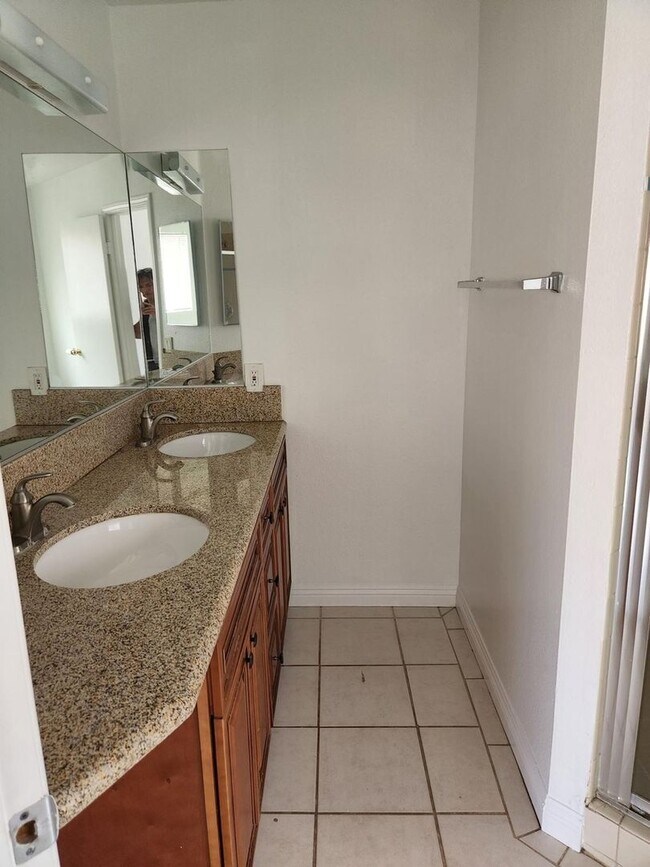 Building Photo - Charming 4BR House in Las Vegas