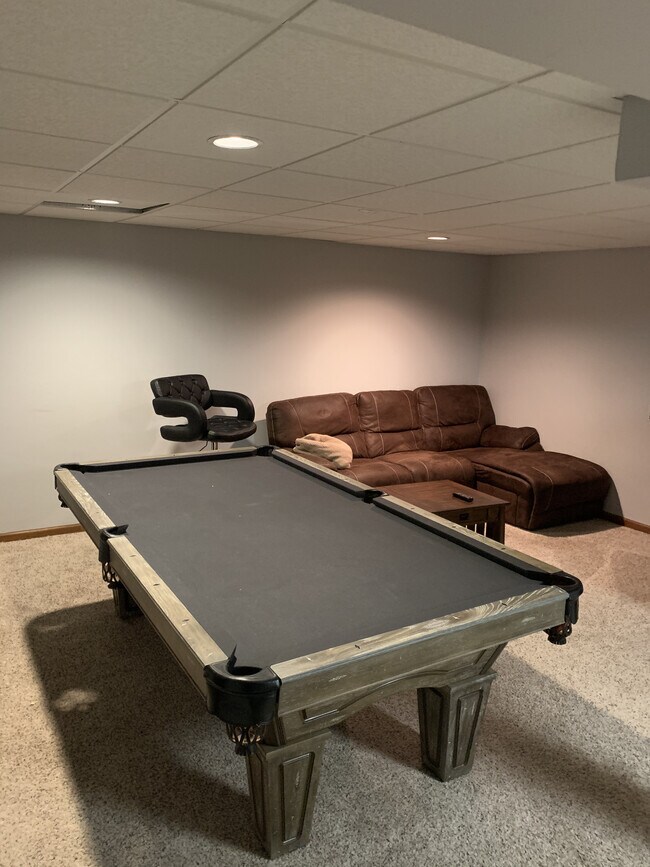 Finishes basement - 5546 Breshly Way