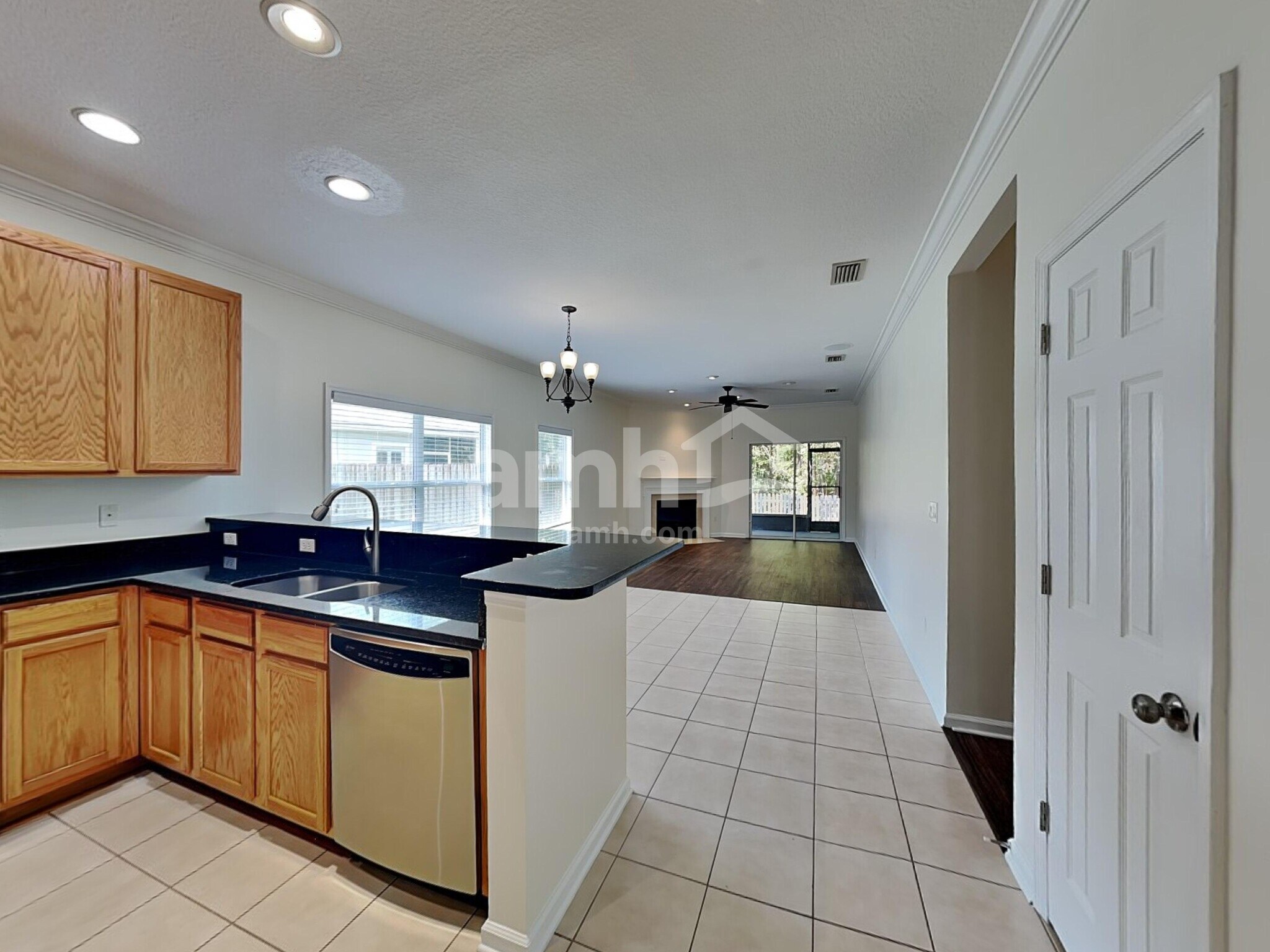 Building Photo - 1347 Ivyhedge Ave