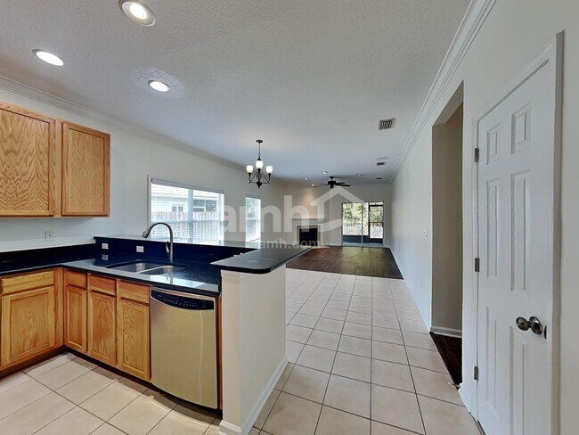 Building Photo - 1347 Ivyhedge Ave